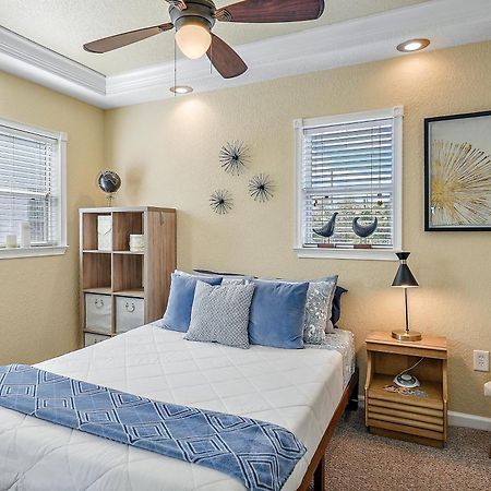 Retro Retreat In Dtsp - Explore The Downtown Area เซนต์ปีเตอร์สเบิร์ก ภายนอก รูปภาพ