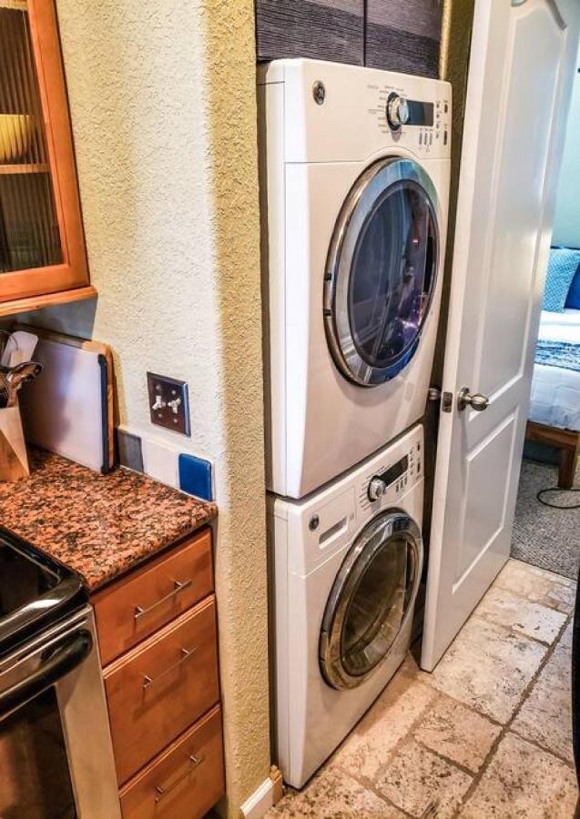 Retro Retreat In Dtsp - Explore The Downtown Area เซนต์ปีเตอร์สเบิร์ก ภายนอก รูปภาพ