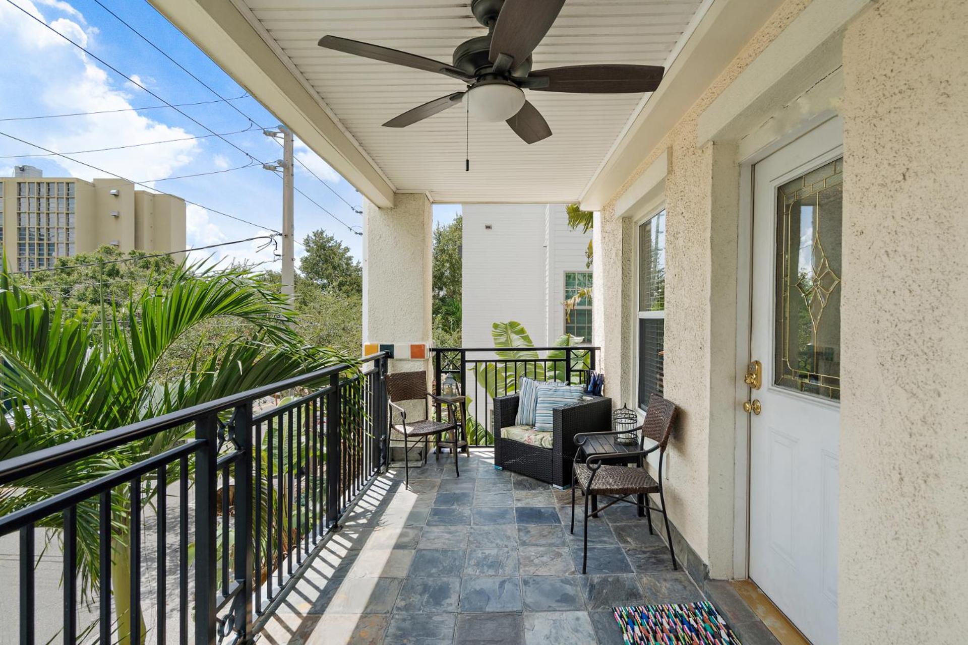 Retro Retreat In Dtsp - Explore The Downtown Area เซนต์ปีเตอร์สเบิร์ก ภายนอก รูปภาพ