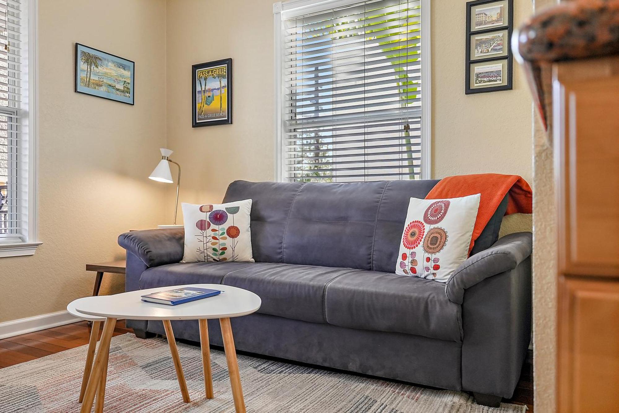 Retro Retreat In Dtsp - Explore The Downtown Area เซนต์ปีเตอร์สเบิร์ก ภายนอก รูปภาพ