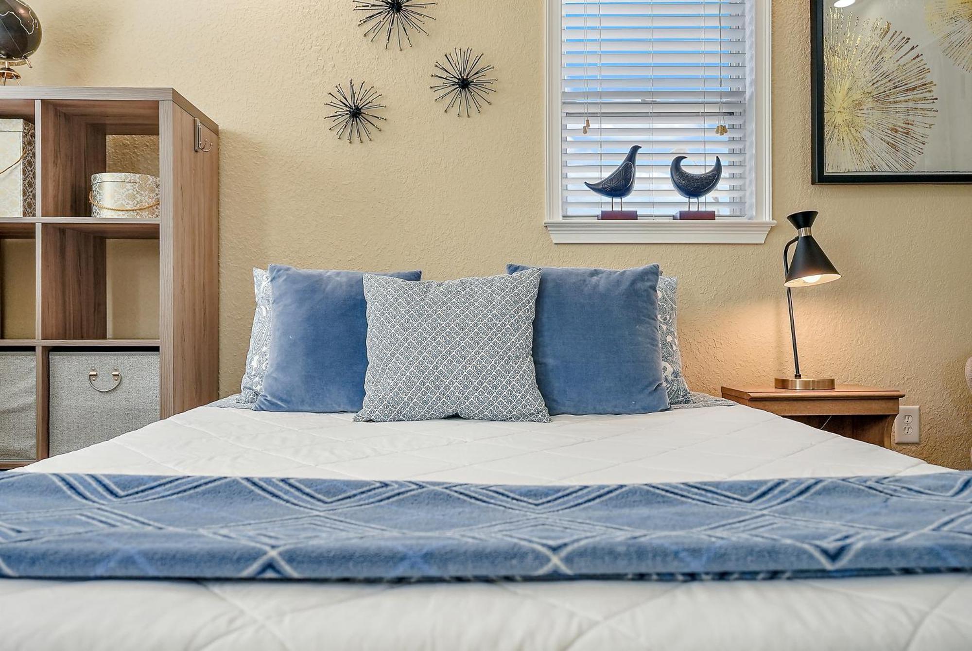 Retro Retreat In Dtsp - Explore The Downtown Area เซนต์ปีเตอร์สเบิร์ก ภายนอก รูปภาพ
