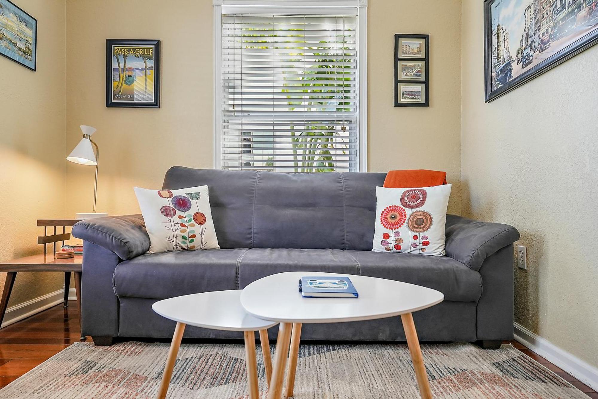 Retro Retreat In Dtsp - Explore The Downtown Area เซนต์ปีเตอร์สเบิร์ก ภายนอก รูปภาพ