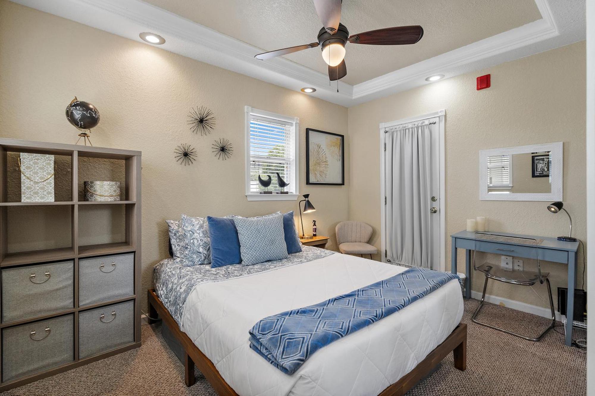 Retro Retreat In Dtsp - Explore The Downtown Area เซนต์ปีเตอร์สเบิร์ก ภายนอก รูปภาพ
