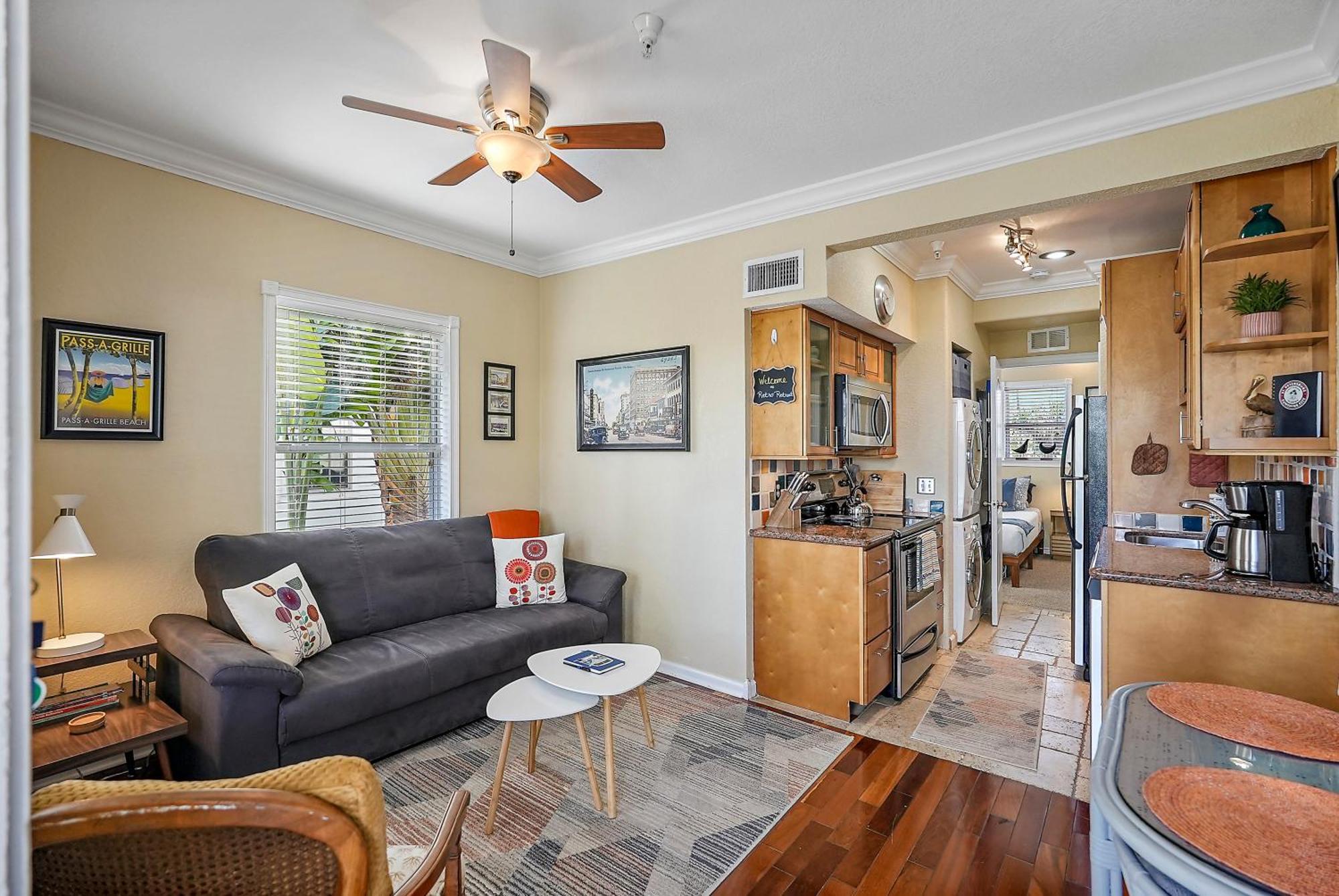 Retro Retreat In Dtsp - Explore The Downtown Area เซนต์ปีเตอร์สเบิร์ก ภายนอก รูปภาพ